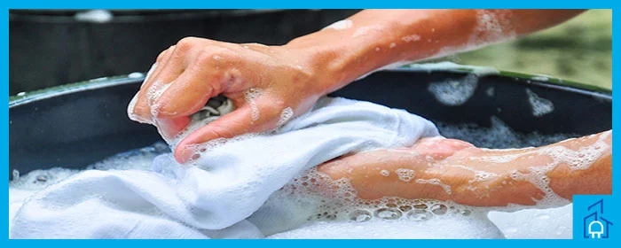 نحوه استفاده از مایع لباسشویی برای شستشوی دستی لباس ها
