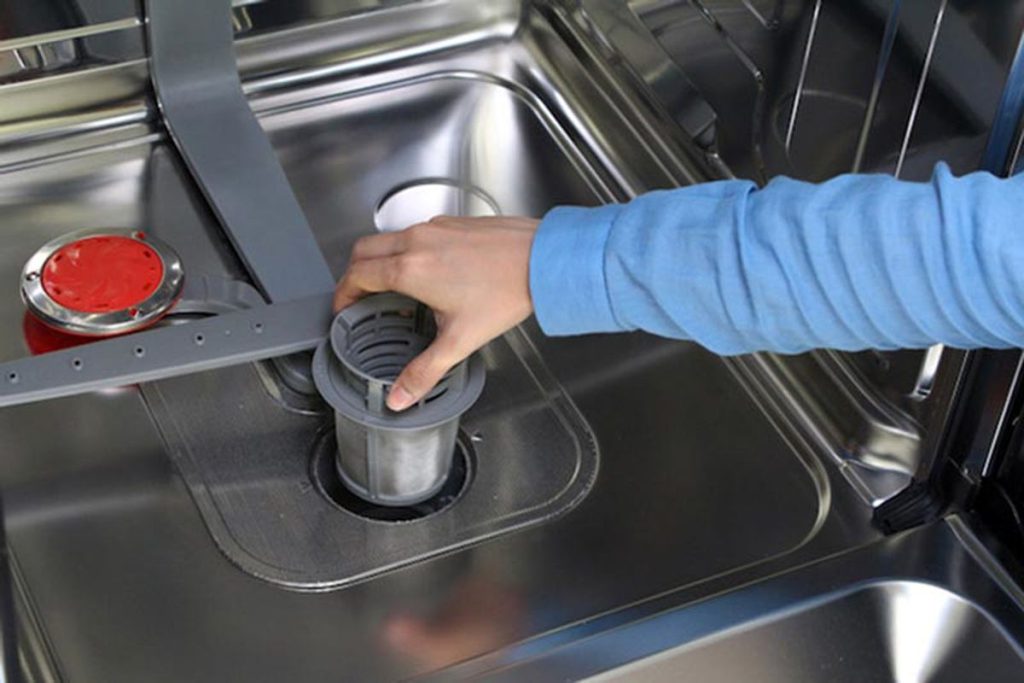 چگونه مشکل تخلیه نشدن آب ماشین ظرفشویی را برطرف کنیم ؟